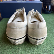 Load image into Gallery viewer, Vans Marshmallow Pearlized Old Skool 36s Size 9.5
