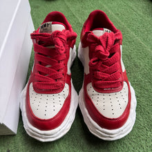 Load image into Gallery viewer, Maison Mihara Waynes Size 42
