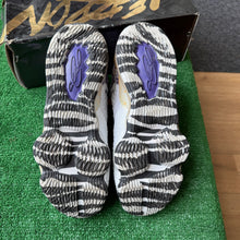 Load image into Gallery viewer, Nike LeBron Bron 2K Playoffs 17s Size 11.5
