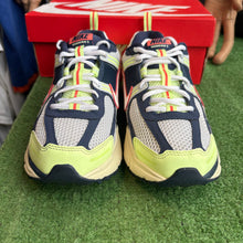 Load image into Gallery viewer, Nike Barley Vomero 5s Size 6.5Y

