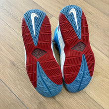 Load image into Gallery viewer, Nike Houston Oilers LeBron 3s Size 9.5

