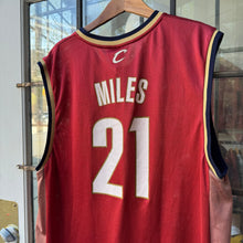Load image into Gallery viewer, Vintage Cleveland Cavaliers Darius Miles Jersey Size L
