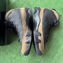 Load image into Gallery viewer, Jordan Olive 9s Size 9
