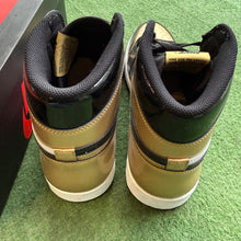 Load image into Gallery viewer, Jordan Patent Gold Toe High 1s Size 14
