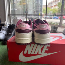 Load image into Gallery viewer, Nike Valentines Day Low Dunks Size 10
