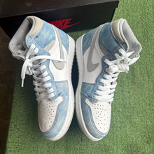 Load image into Gallery viewer, Jordan Hyper Royal 1s Size 9.5
