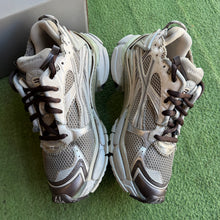 Load image into Gallery viewer, Balenciaga Runners Size 44
