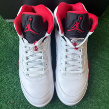 Load image into Gallery viewer, Jordan Fire Red 5s Size 8
