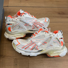 Load image into Gallery viewer, Balenciaga Runners Size 42
