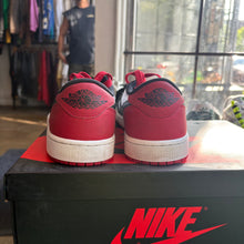 Load image into Gallery viewer, Jordan Black Toe Low 1s Size 10.5
