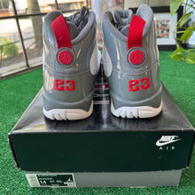 Load image into Gallery viewer, Jordan Fire Red 9s Size 14
