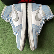 Load image into Gallery viewer, Jordan Hyper Royal 1s Size 10
