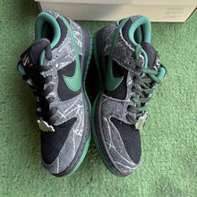 Load image into Gallery viewer, Nike SB There Skateboards Low Dunks Size 8.5
