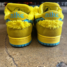 Load image into Gallery viewer, Nike SB Grateful Dead Yellow Dunk Lows Size 11
