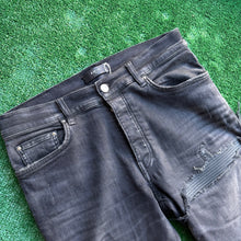 Load image into Gallery viewer, Amiri Denim Size 31
