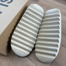 Load image into Gallery viewer, Adidas Yeezy Bone Slides Size 12
