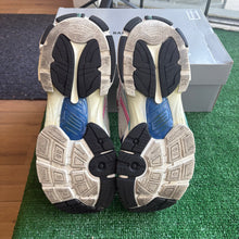 Load image into Gallery viewer, Balenciaga Runners Size 44
