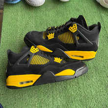 Load image into Gallery viewer, Jordan Thunder 4s Size 9
