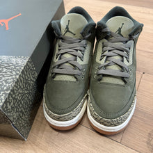 Load image into Gallery viewer, Jordan Family Affair 3s Size 5.5Y
