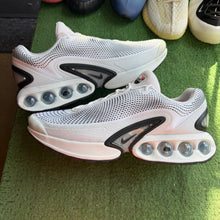 Load image into Gallery viewer, Nike Air Max DNs Size 14
