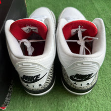 Load image into Gallery viewer, Jordan Free Throw 3s Size 10.5
