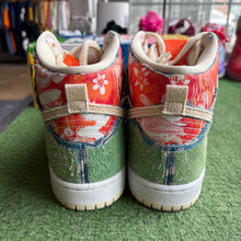 Load image into Gallery viewer, Nike SB Hawaii High Dunks Size 8
