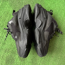 Load image into Gallery viewer, Balenciaga Triple S Sneakers Size 41
