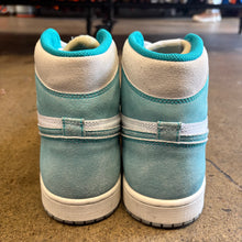 Load image into Gallery viewer, Jordan Turbo Green 1s Size 10.5
