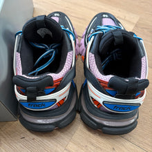 Load image into Gallery viewer, Balenciaga Tracks Size 38
