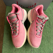 Load image into Gallery viewer, Nike LeBron South Beast 20s Size 7
