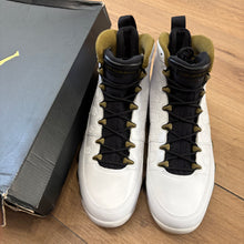 Load image into Gallery viewer, Jordan Statue 9s Size 10
