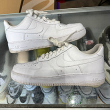 Load image into Gallery viewer, Nike Air Force 1s Size 9
