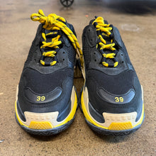 Load image into Gallery viewer, Balenciaga Triple S Size 39
