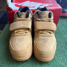 Load image into Gallery viewer, Nike Air TR Victor Cruz Size 9
