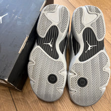 Load image into Gallery viewer, Jordan Metallic Silver 14s Size 7.5W/6M
