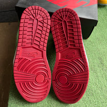 Load image into Gallery viewer, Jordan Flyknit Bred 1s Size 9
