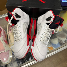 Load image into Gallery viewer, Jordan Black Tongue Fire Red 5s Size 9

