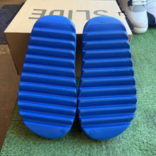 Load image into Gallery viewer, Adidas Yeezy Azure Slides Size 7
