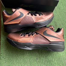 Load image into Gallery viewer, Nike Christmas KD 4s Size 10
