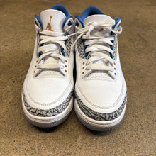 Load image into Gallery viewer, Jordan Wizard 3s Size 9.5
