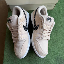 Load image into Gallery viewer, Nike SB Albino &amp; Preto Low Dunks Size 11
