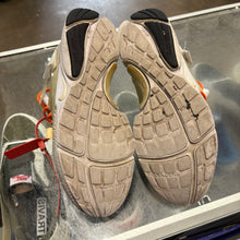 Load image into Gallery viewer, Nike Off White Prestos Size 11

