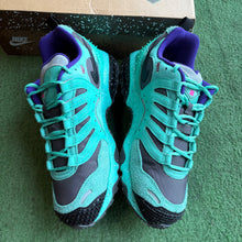 Load image into Gallery viewer, Nike Undefeated Light Menta Air Terra Humaras Size 10.5
