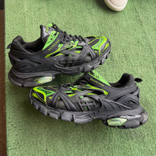 Load image into Gallery viewer, Balenciaga Track 2s Size 40
