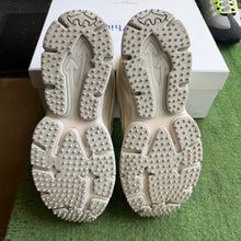 Load image into Gallery viewer, Off White Be Right Back Sneakers Size 42
