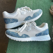 Load image into Gallery viewer, Louis Vuitton Runaways Size 8UK
