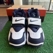 Load image into Gallery viewer, Nike Cowboys Air Diamond Turfs Size 8
