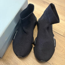 Load image into Gallery viewer, Balenciaga Speed Trainers Size 40
