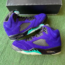 Load image into Gallery viewer, Jordan Alternate Grape 5s Size 10
