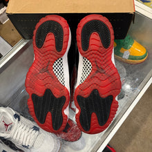 Load image into Gallery viewer, Jordan Bred 11s Size 10
